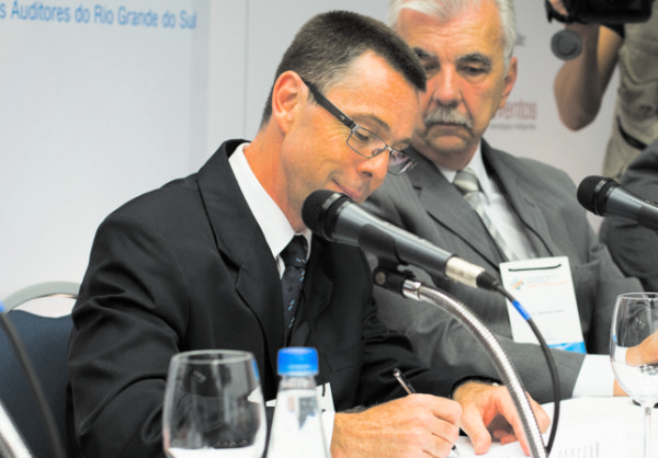  José Luiz Barbieux, presidente da SOMAERGS e Eduardo Dias Lopes, presidente da SAUDS