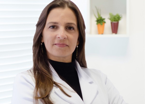 Segundo a a cirurgiã dentista do CTCAN, Alexandra Silveira, má higiene bucal e traumas constantes na mucosa da boca são consideradas fatores que predispõem ao câncer bucal