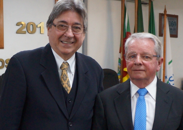 Claudio Allgayer e Adalberto Broecker Neto na cerimônia em São Leopoldo