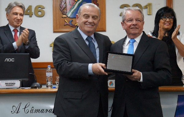 Adalberto recebe de ... Ex-governador Germano Rigotto prestigiou o amigo de longa data
