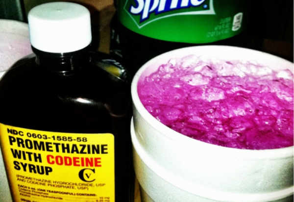 Mistura com xarope e refrigerante, conhecido como Purple Drank