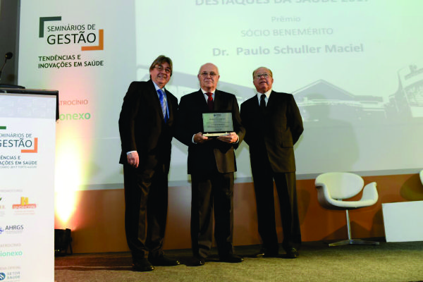 Ex-presidente Paulo Maciel recebe homenagem da saúde gaúcha (2017)