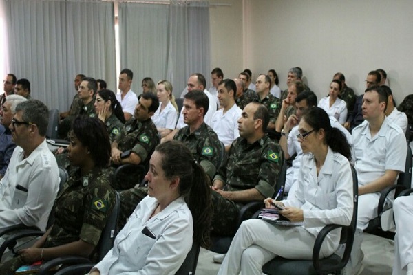Professor da Fasaúde realiza palestra na Policlínica Militar de Porto Alegre