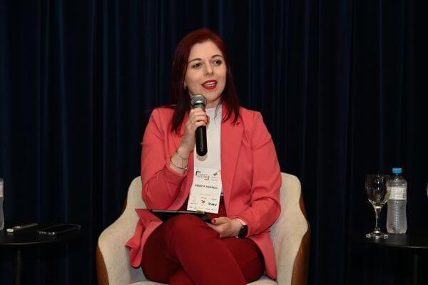 renata gueresi fehosul