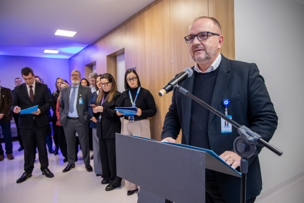 Discurso de inauguração do diretor geral Evandro Luis Moraes sobre o novo serviço de saúde mental focado em cuidado contínuo.
