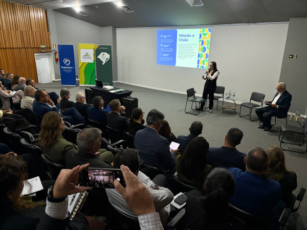 LISIANE FAGUNDES SUSTENTABILIDADE DO SUS