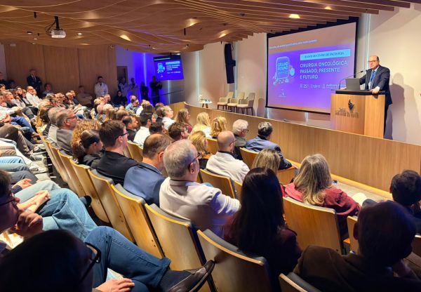Referência mundial em cirurgia oncológica apresenta telecirurgia, vírus oncolíticos e robótica em Porto Alegre-2