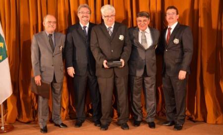 Farmacêutico gaúcho recebe medalha Ordem do Mérito Internacional
