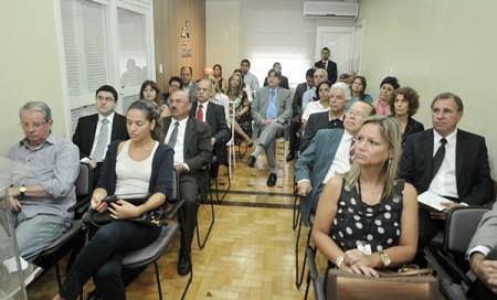 Dirigentes de hospitais, clínicas e laboratórios do RS