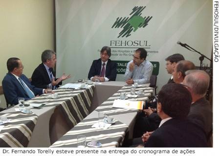 Dr. Fernando Torelly esteve presente na entrega do cronograma de ações
