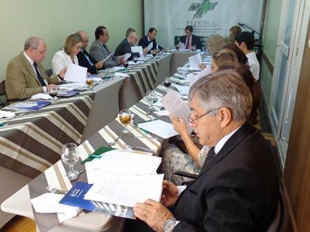 Fórum FEHOSUL Jurídico reúne-se para discutir questões sobre o IPE