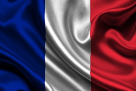 Parlamento francês aprova direito a “sedação profunda e contínua” para pacientes terminais