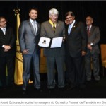 Farmacêutico gaúcho recebe Comenda do Mérito Farmacêutico