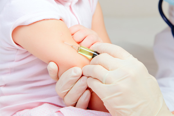 No Brasil, 93% das crianças se vacinaram contra pólio e sarampo, de acordo com Ministério da Saúde