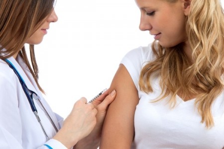 Menos da metade do público-alvo recebeu a segunda dose da vacina contra HPV