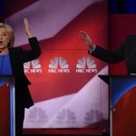 Hillary Clinton e Bernie Sanders no último debate realizado no domingo, dia 17