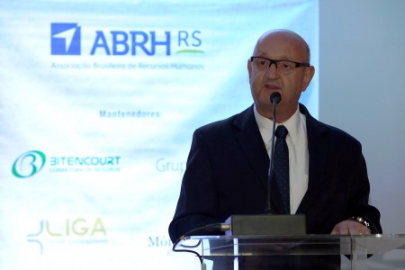 Executivos hospitalares assumem funções na ABRH-RS