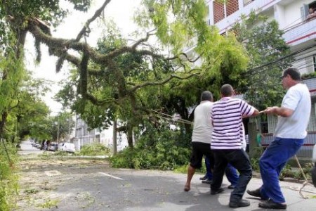 Hospitais de Porto Alegre sofrem estragos por causa da forte chuva