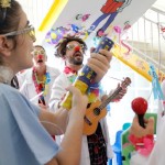 Pacientes internados na unidade de pediatria do Hospital Moinhos de Vento comemoram o Carnaval