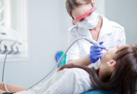 Pacientes estão mais vulneráveis a erro em consultórios odontológicos do que em hospitais 
