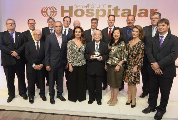 “Pai da Geriatria” recebe o Prêmio Hospitalar 2017