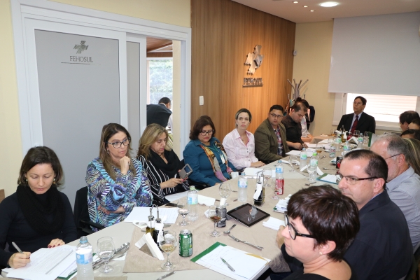 Grupo de Estudos debate contratos trabalhistas, em nova reunião na FEHOSUL