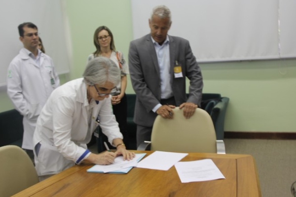 Hospital de Clínicas de Porto Alegre e Secretaria Estadual de Saúde oferecem tratamento de ponta a pacientes do SUS