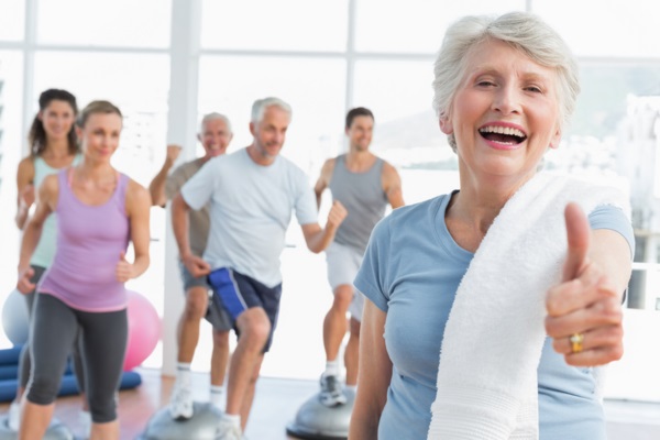 Exercícios físicos para idosos: veja 5 tipos para fazer com segurança! -  OMRON