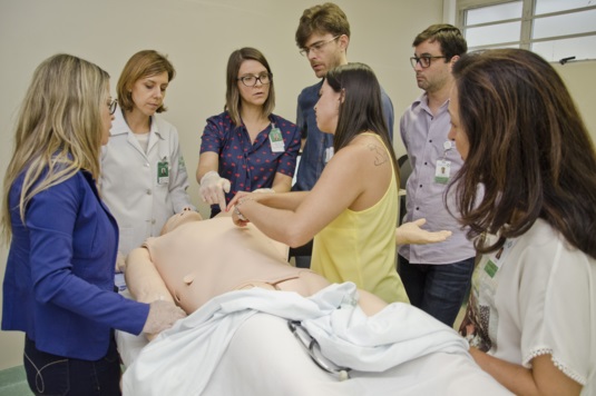 Hospital de Clínicas de Porto Alegre adquire manequim de última geração para Laboratório de Simulação