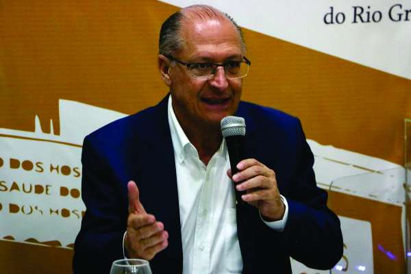 Geraldo Alckmin é recebido na FEHOSUL e discute novos rumos para a saúde e País 