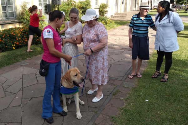 Casa de Repouso Elisa Tramontina é pioneira na Serra Gaúcha ao implantar a Pet Terapia entre idosos