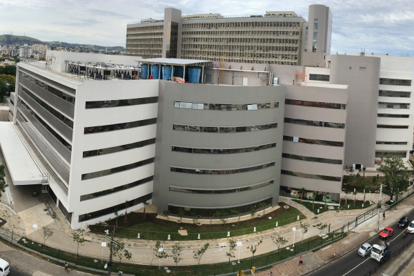 Hospital de Clínicas de Porto Alegre abre concurso público para cargos de nível superior