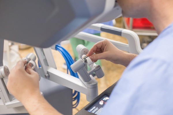 Hospital Moinhos de Vento lança curso de formação em Cirurgia Robótica para Urologistas