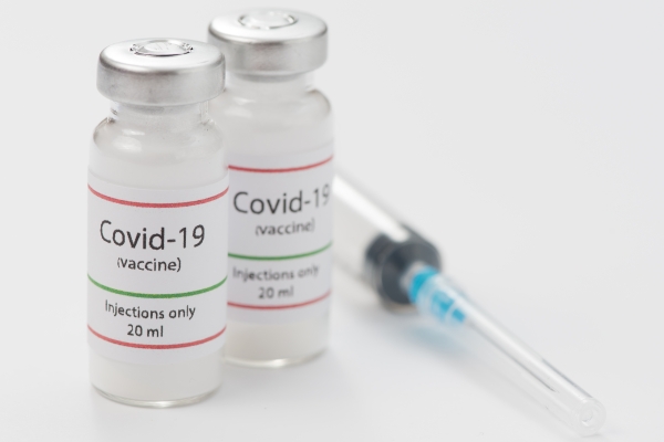 Chefe de Infectologia do Hospital de Clínicas analisa últimos passos em busca da vacina contra a Covid-19