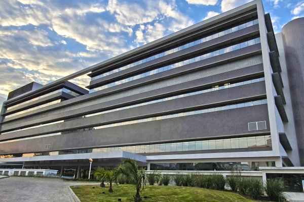 Hospital de Clínicas de Porto Alegre abre processo seletivo para contratação de profissionais
