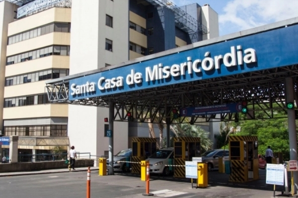 Com capacidade próxima aos 300%, Santa Casa de Porto Alegre fecha duas emergências adultas