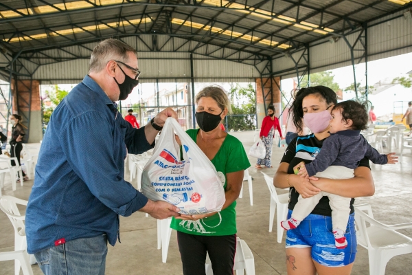 Hospital Moinhos de Vento inicia entrega de 5 mil cestas básicas da campanha Prato Cheio de Solidariedade