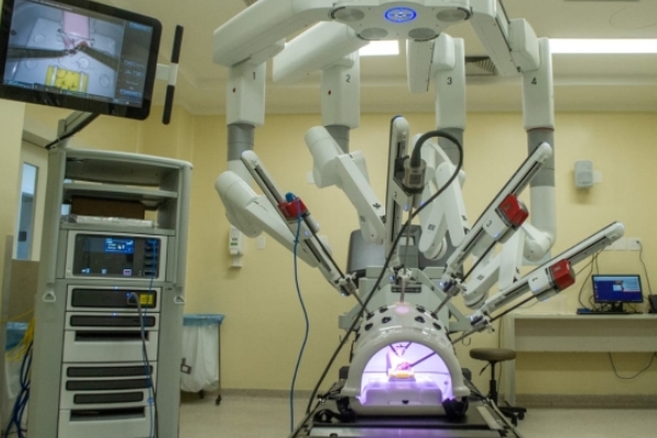 Formação em cirurgia robótica tem inscrições abertas para estudantes, residentes e cirurgiões 