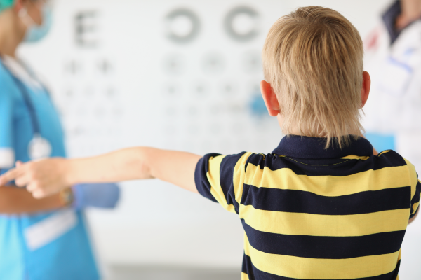 Campanha oferece consultas oftalmológicas para crianças carentes encaminhadas pelo MP