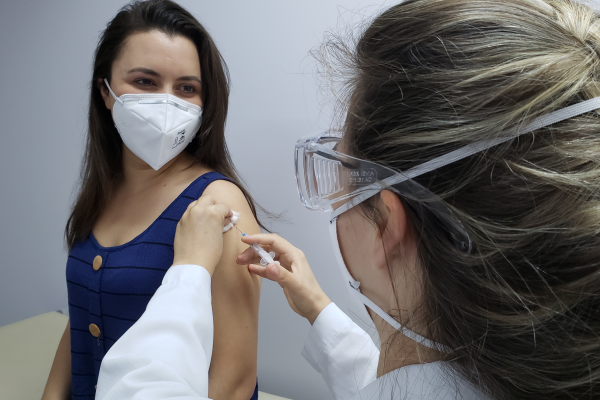 Hospital Tacchini alerta sobre intervalo entre vacinação e cirurgias eletivas