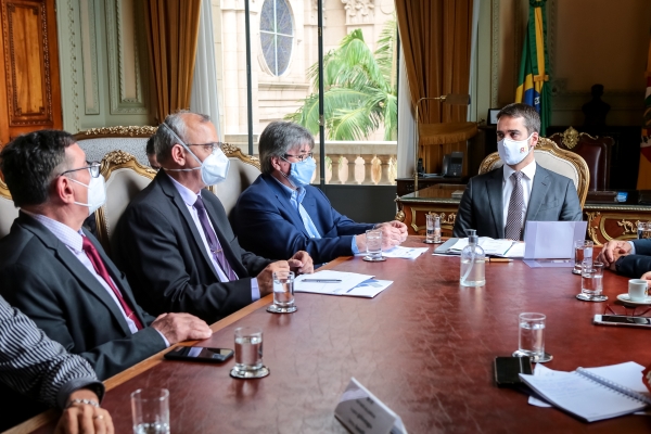 FEHOSUL se reúne com governador Eduardo Leite para tratar pendências em relação ao IPE Saúde
