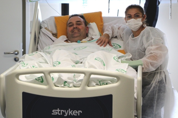 Paciente internado por Covid-19 há mais de um ano no Hospital Conceição recebe alta