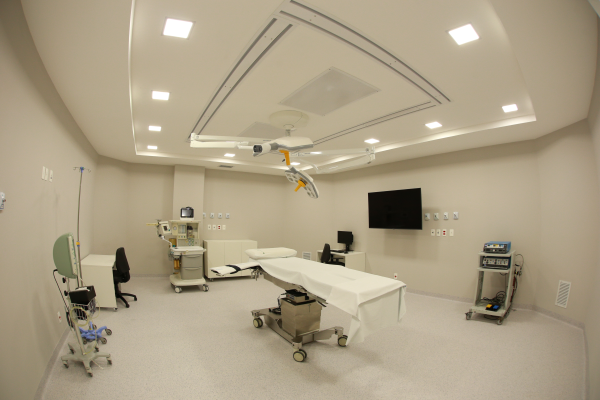 Hospital Mãe de Deus amplia bloco cirúrgico com novas salas de alta complexidade e tecnologias de ponta