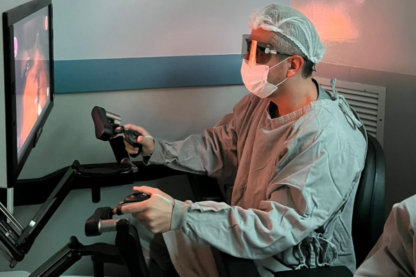 Professor de Medicina da UniSul realiza primeira cirurgia bariátrica Sleeve do mundo