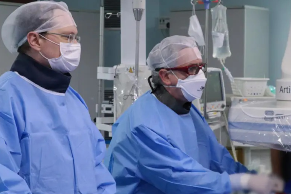 Hospital Mãe de Deus adota nova tecnologia para desobstruir artérias coronárias