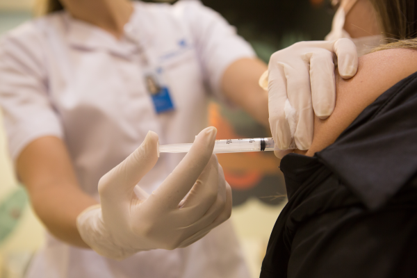 Vacina contra a gripe já está disponível nas unidades externas do Hospital Moinhos de Vento