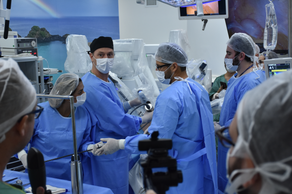 Complexo Hospitalar da Unimed Vale do Sinos realiza a primeira cirurgia robótica da Região