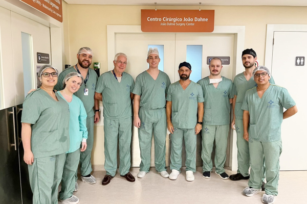 Nova tecnologia para cirurgia da coluna é utilizada pela primeira vez no Brasil na Santa Casa