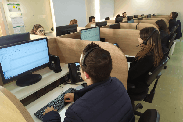 Tacchini aperfeiçoa serviço de atendimento telefônico para os momentos de pico