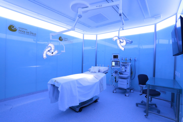 Hospital Mãe de Deus inaugura sala cirúrgica inédita no Brasil e amplia espaço de leitos premium